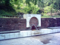 Хисар восстанавливает минеральную воду фонтаны