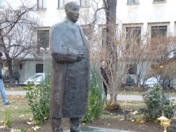 Паметник на големия общественик и финансист Атанас Буров беше открит благодарение на финансовата подкрепа на председателя на Надзорния съвет на „КТБ“ АД - Цветан Василев